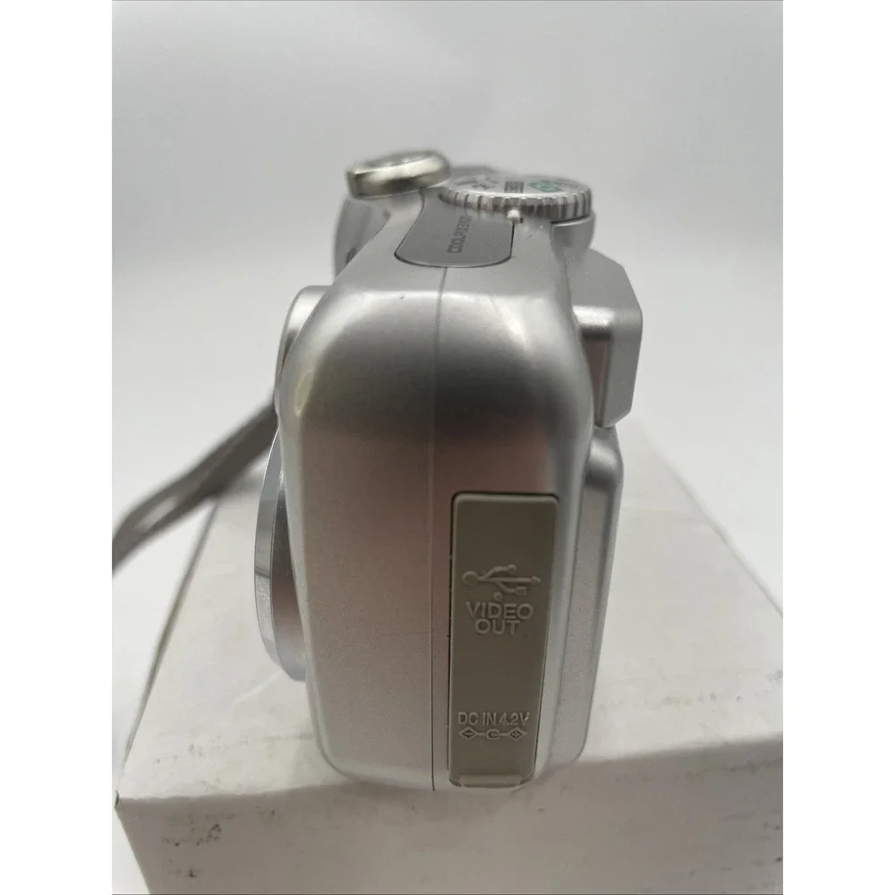 Nikon COOLPIX 3100 3.2MP Digital Camera 3X Optical Zoom +Battery+SD Card+Case